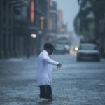 Badai Petir Besar Menyapu Daerah New Orleans